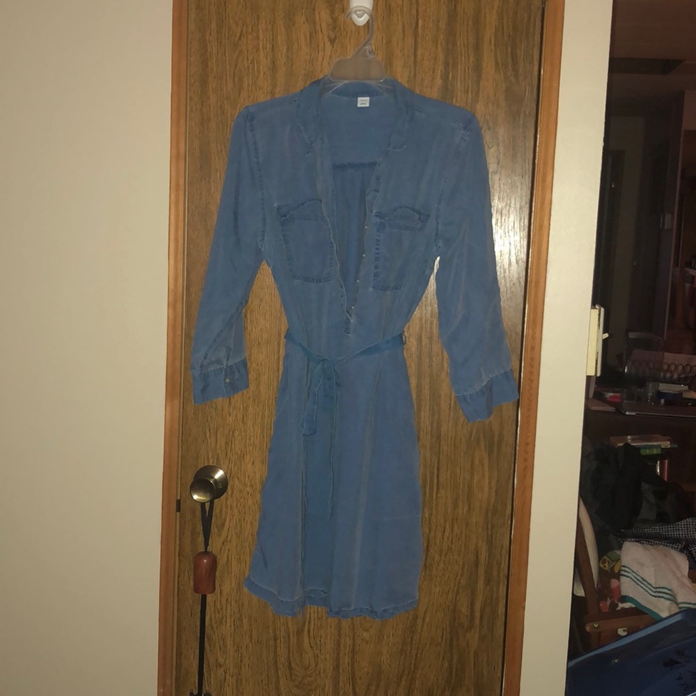 Size Large denim shirt dress with tie belt